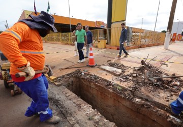 Prefeitura inicia obra para resolver problema antigo de alagamento na Avenida Guaicurus